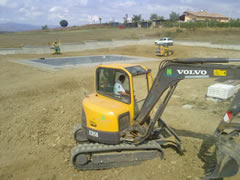 Ultimazione piscina con bocchette e rivestimento