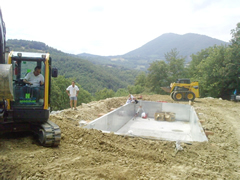 Posizionamento cemento piscina