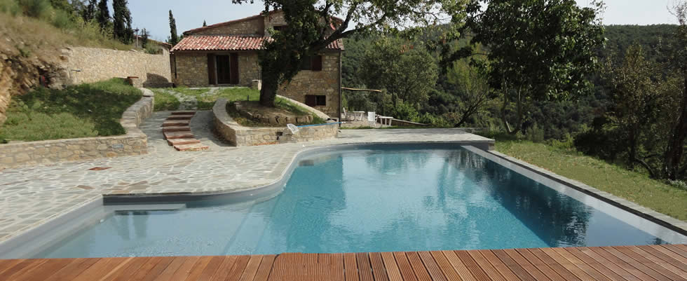 Piscina a bordo sfioro